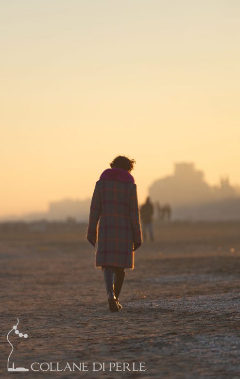 Spaziergang am Strand von Venedig im Sonnenuntergang